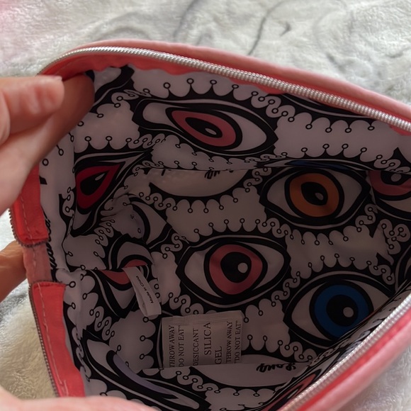 NWOT Benefit cosmetic bag - Picture 2 of 4